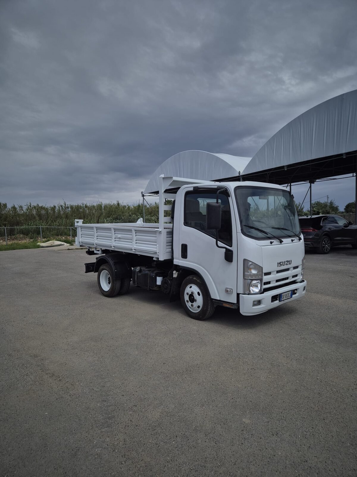 Thumbnail: Camion Isuzu Ecosystem con cassone ribaltabile